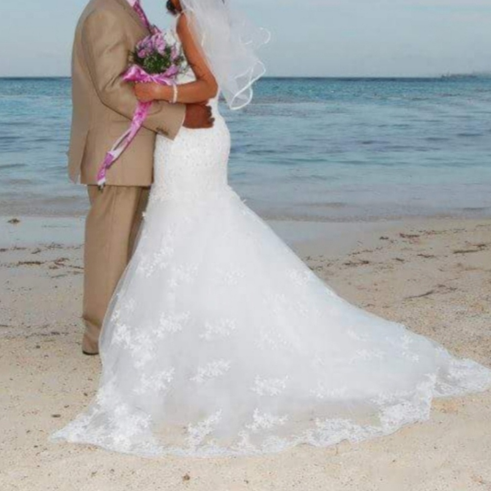 Ivory Trumpet beautiful Wedding Dress.